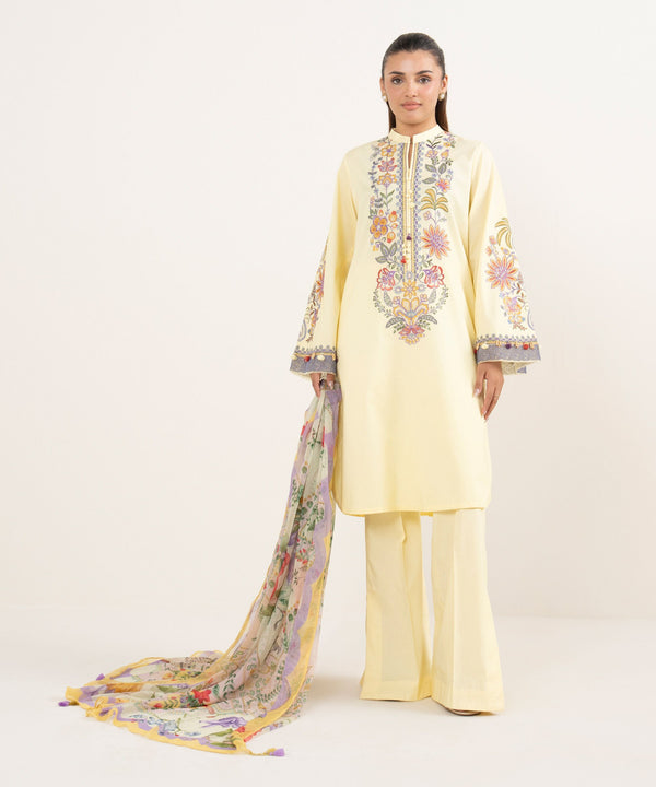 3 Piece - Embroidered Lawn Suit 03PESG25V57B