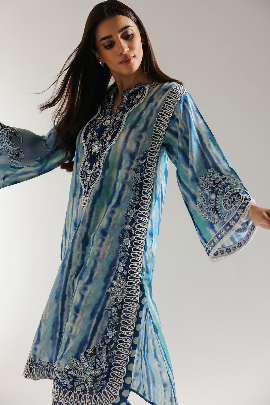 EMBROIDERED SUIT (E3267/103/630)