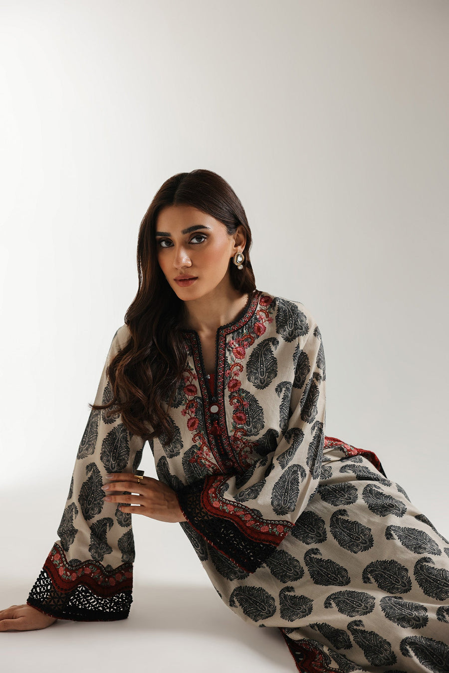 EMBROIDERED SUIT (E3378/103/006)